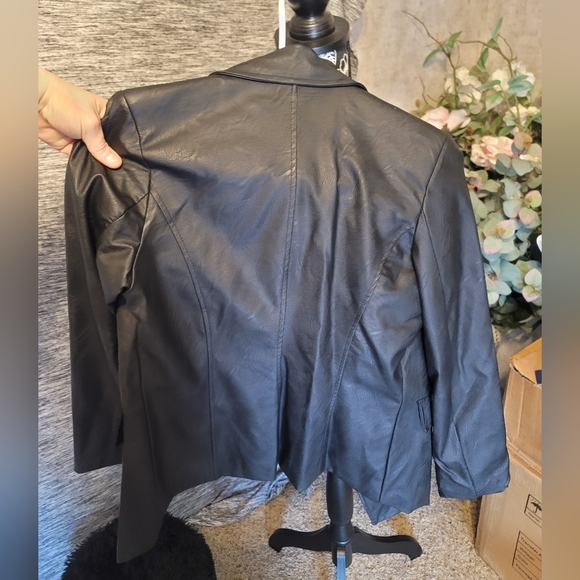 New collection pleather Jacket - Picture 2 of 5